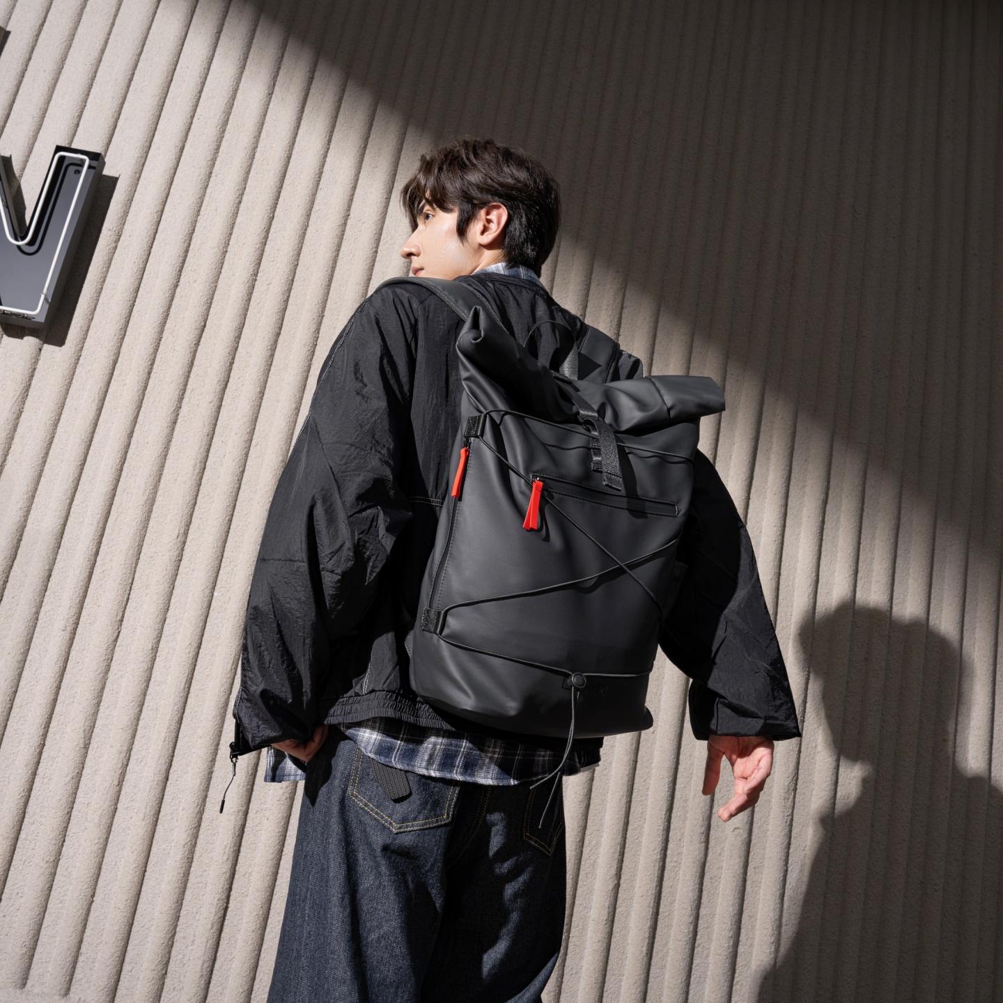 一加 无限探索双肩包 深度黑